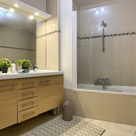 Centre, Lumineux T3 6 Pers Terrasse Wifi Pkg Clim * Antibes