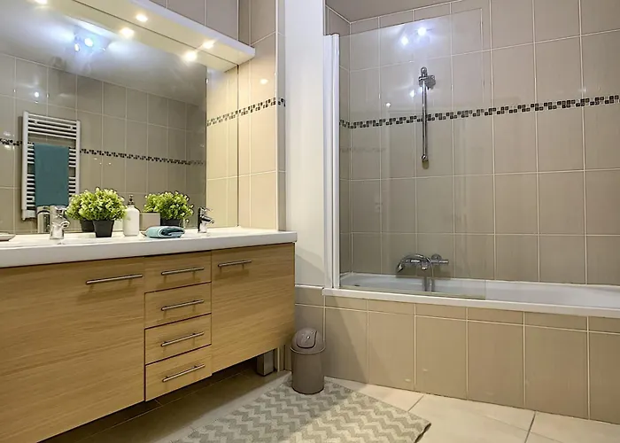 Centre, Lumineux T3 6 Pers Terrasse Wifi Pkg Clim * Antibes